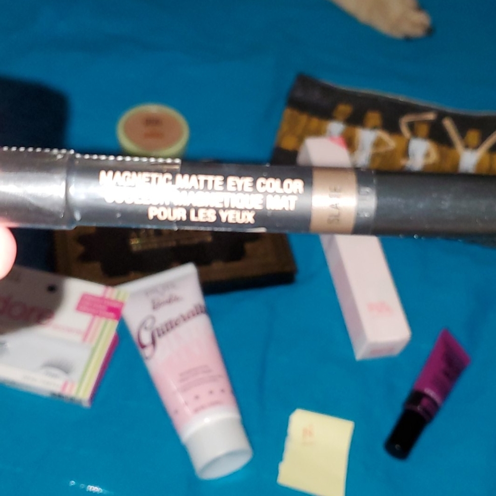 Beauty Bundle: Ardell, Pixi, nude Stix, Ace Beaut - Picture 4 of 4